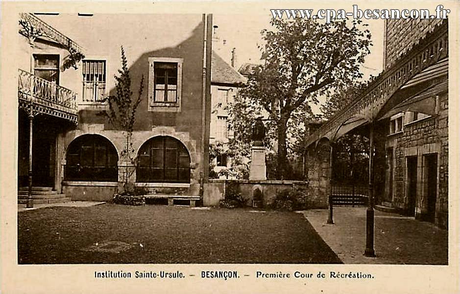 Institution Sainte-Ursule - BESANÇON. - Première Cour de Récréation.